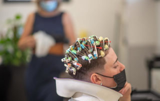 capelli ricci con frangia