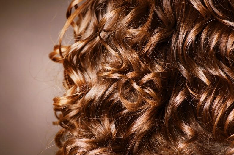 Plopping per dei capelli ricci senza effetto crespo