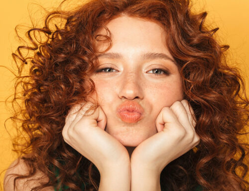 Curly bob: il taglio riccio che valorizza la forma naturale dei capelli